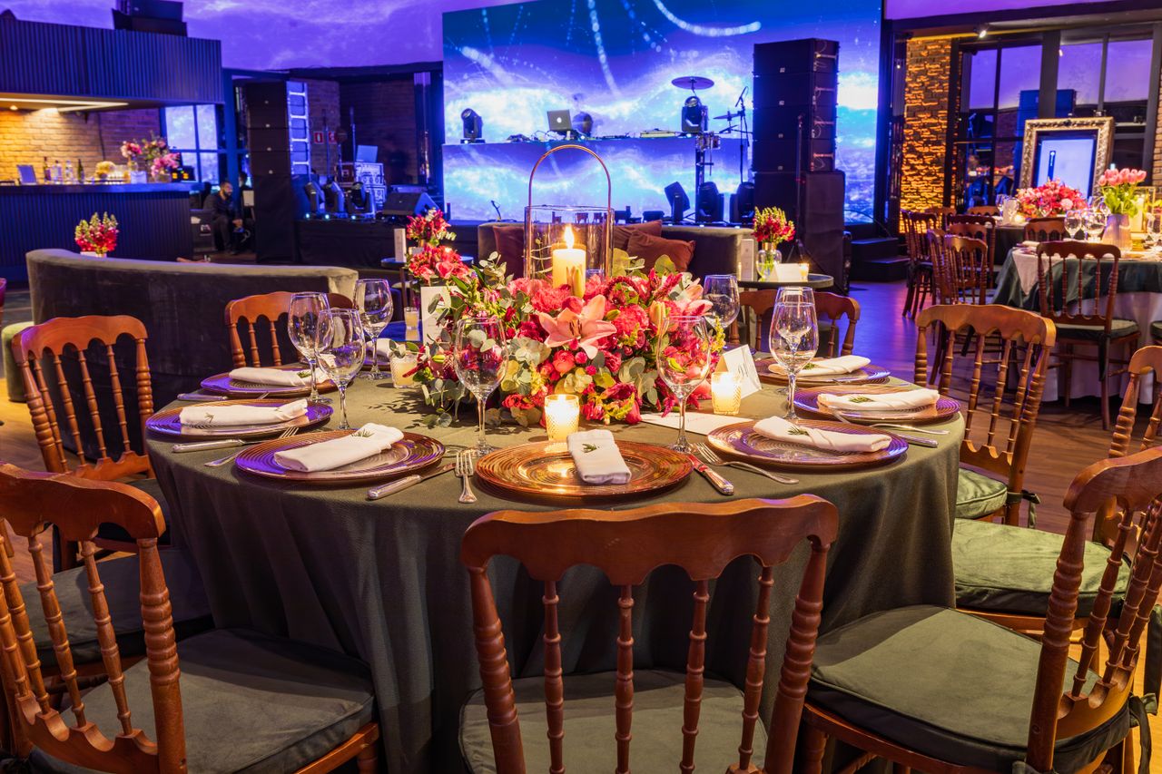 Beautifully arranged wedding reception table with floral centerpiece and candles.